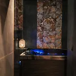 Coco Private And Jacuzzi Center Panzió 4*