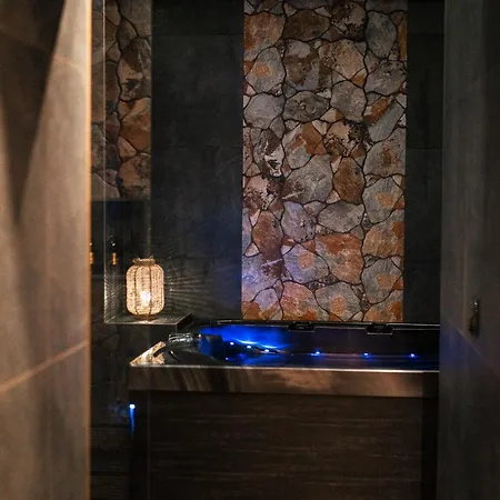 Coco Private And Jacuzzi Center Frühstückspension 4*