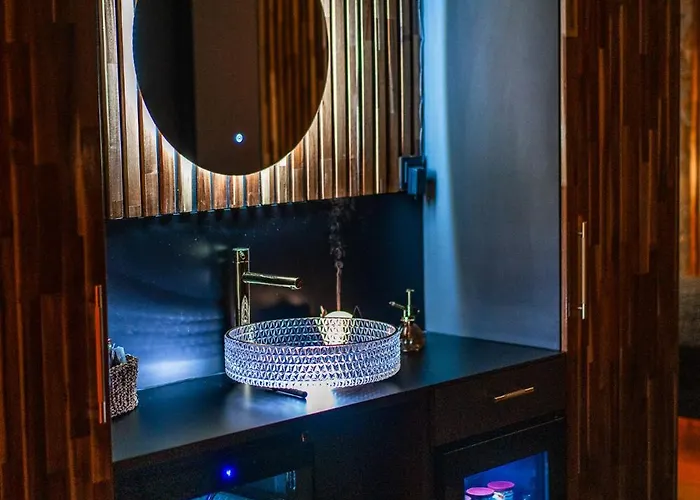 Coco Private And Jacuzzi Center Couette-café